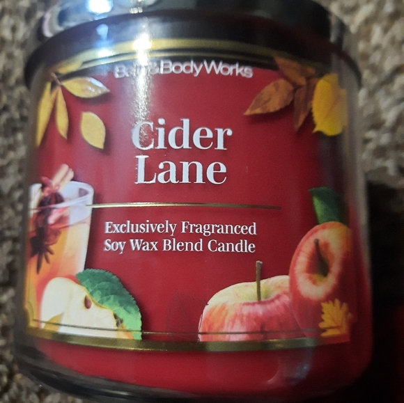 New Bath and Body Works Cider Lane 3 Wick Candle - Picture 1 of 1